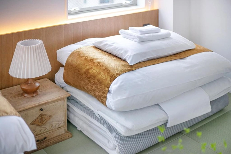 Comfortable mattress with high-thread-count sheets